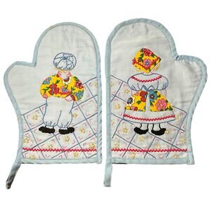 Set of 2 Vintage Handmade Oven Mitts Hall Deco Folk Art Embroidered Applique